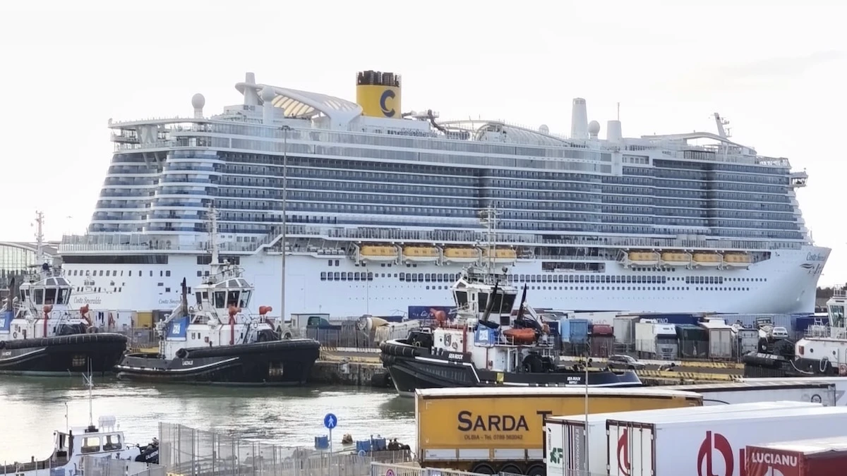 Porto di Civitavecchia, nave da crociera Costa