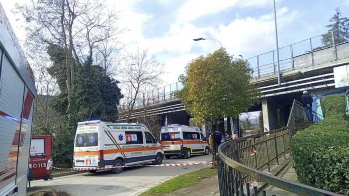 Incendio in capannone industriale a Torino