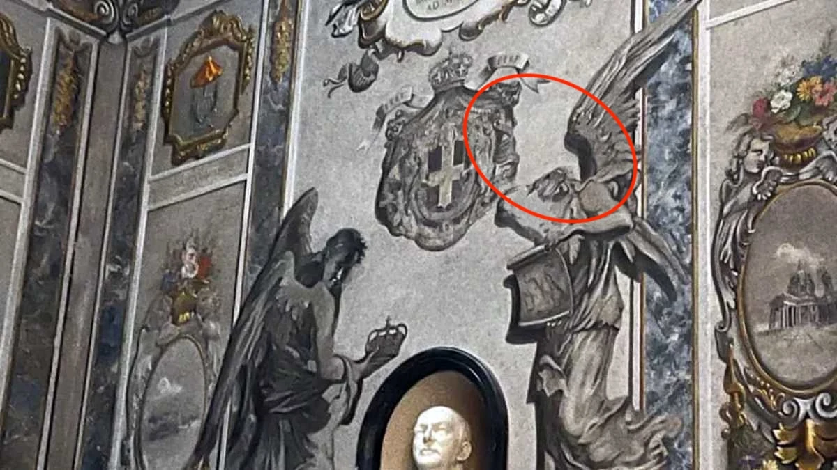 Volto dell'angelo con sembianze di Giorgia Meloni cancellato