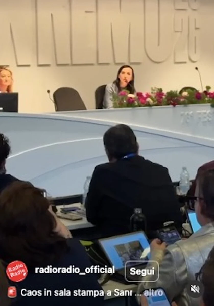 Arisa durante l'esibizione a Sanremo 2026