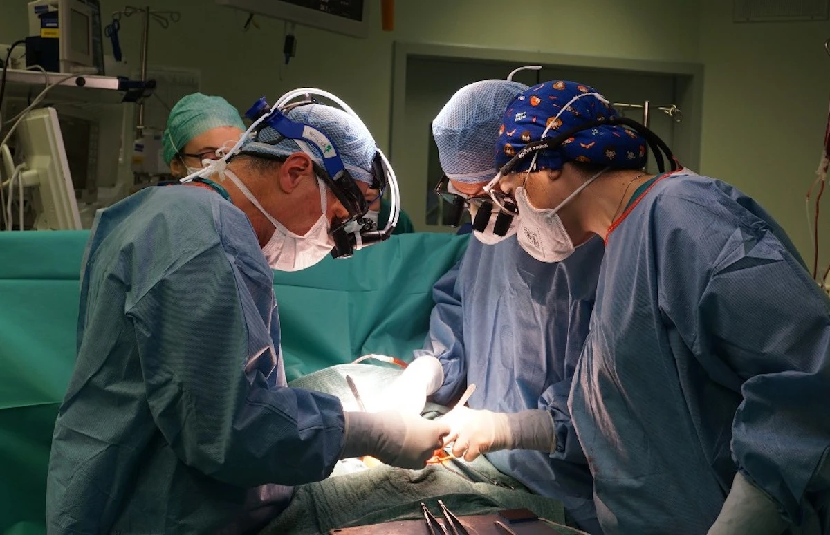 Ritratto del bambino sottoposto a trapianto di cuore