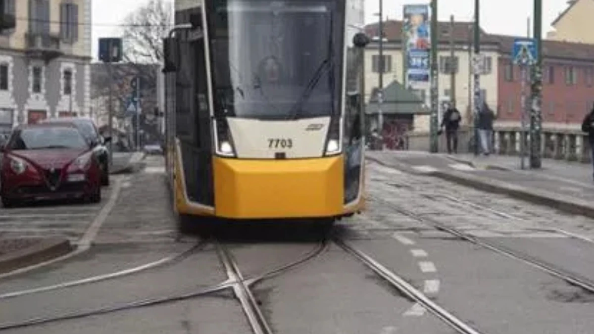 Tram deragliato a Milano, viale Vittorio Veneto