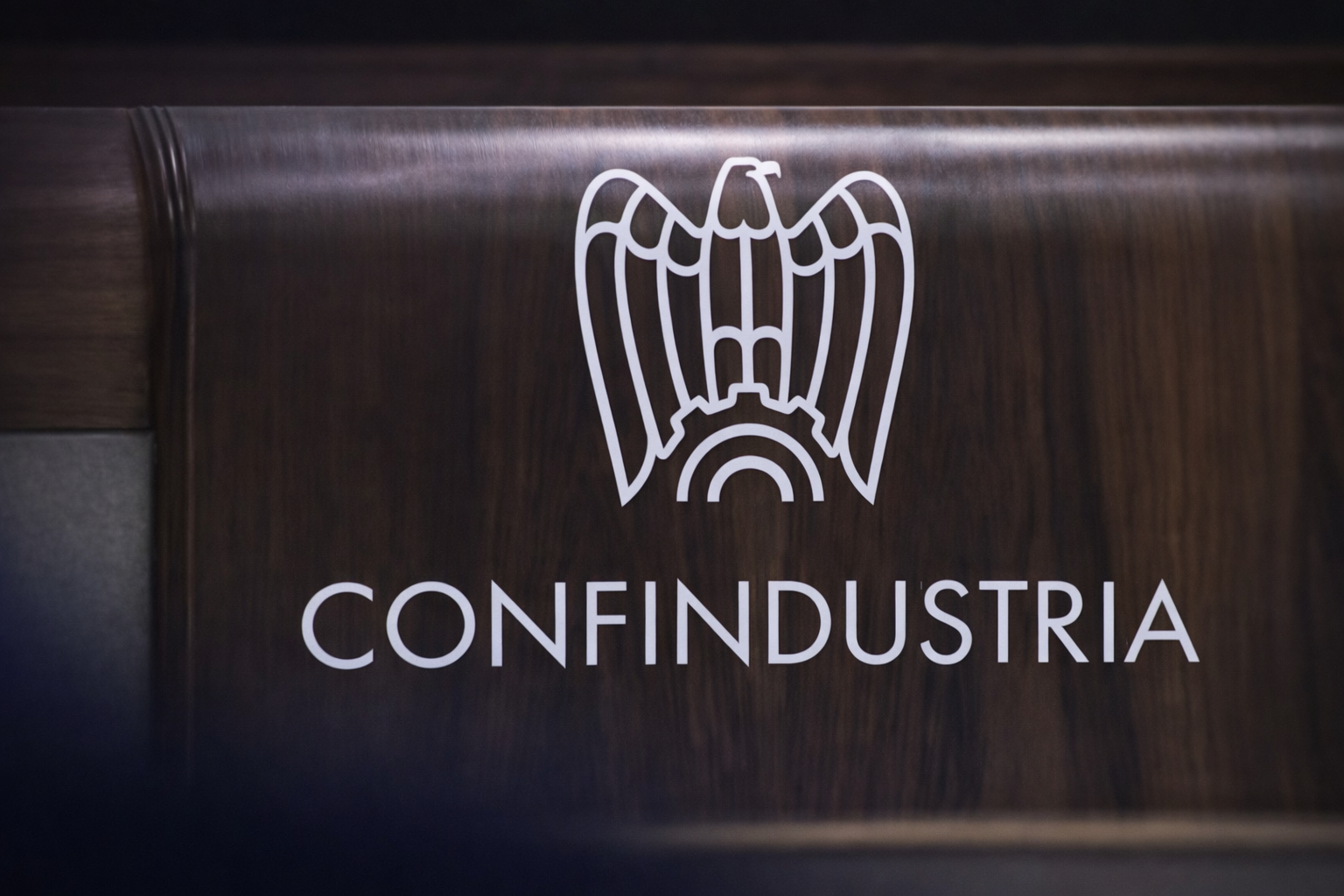 Un nuovo scontro per il governo Meloni: battaglia sugli incentivi alle imprese