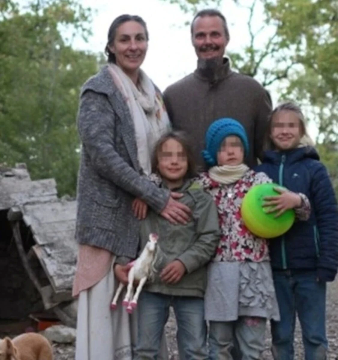 Famiglia nel bosco, madre e figli al centro della vicenda