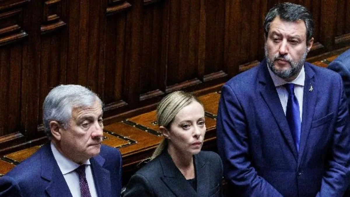 Giorgia Meloni con Antonio Tajani e Matteo Salvini durante un incontro istituzionale