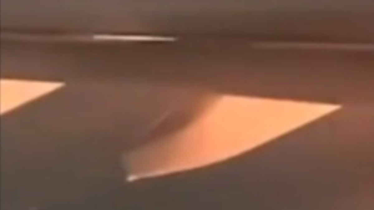 aereo fuoco dopo decollo