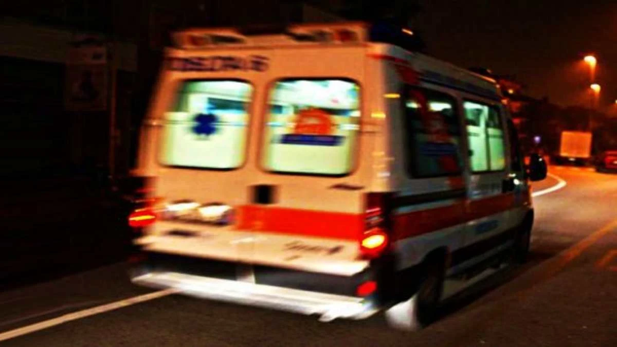 Ambulanza del 118 durante un intervento notturno