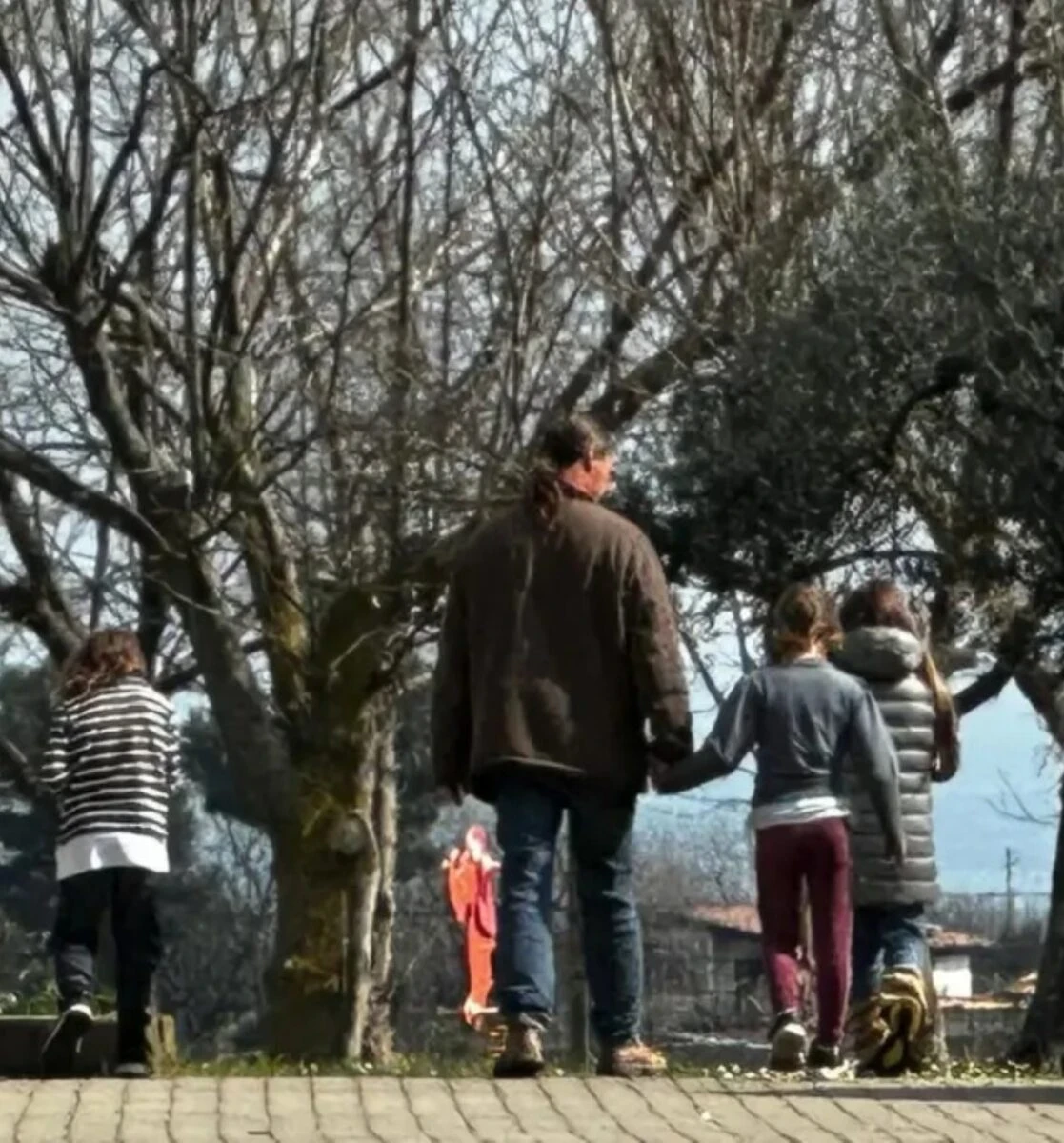 Famiglia nel bosco, immagine collegata alla vicenda