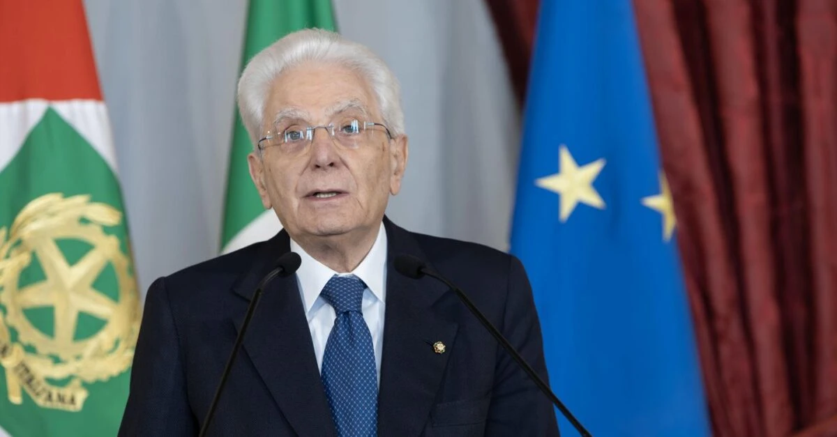 Il presidente Sergio Mattarella durante un discorso ufficiale