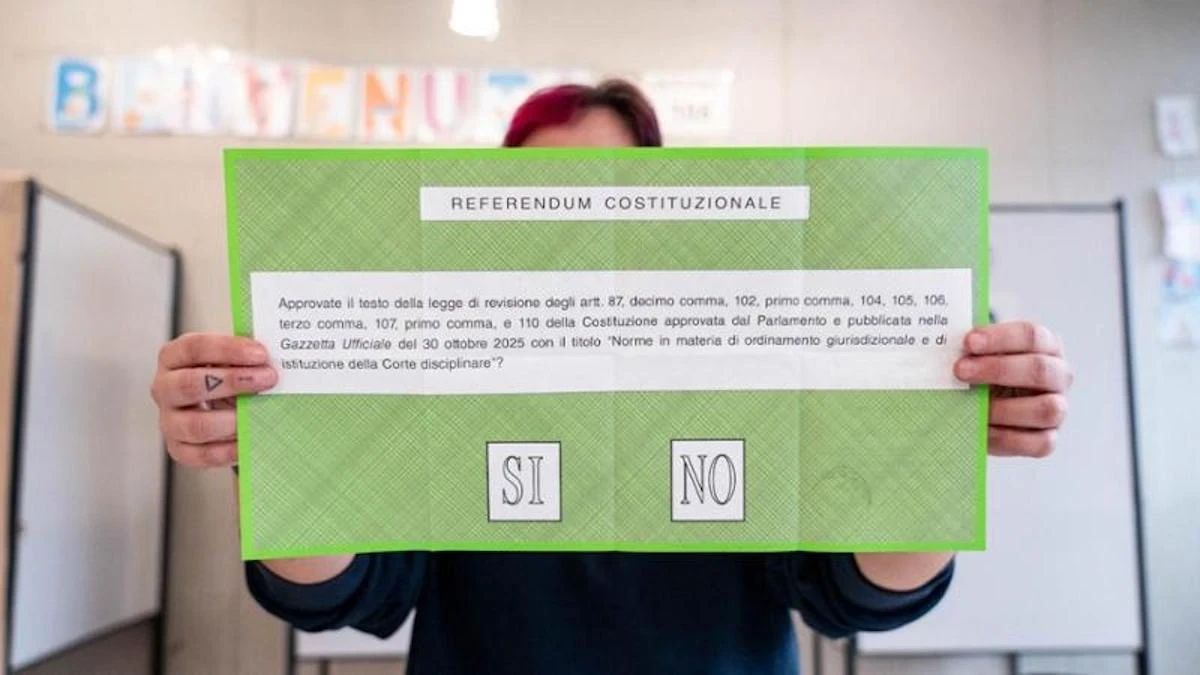 Cartello con divieto di fare foto nella cabina elettorale