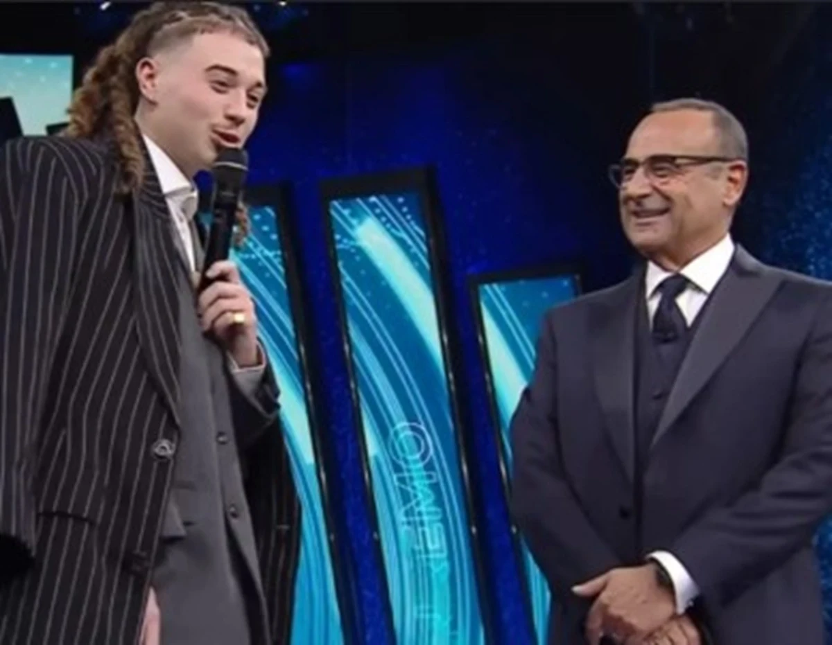 Chiello in una performance durante Sanremo 2026