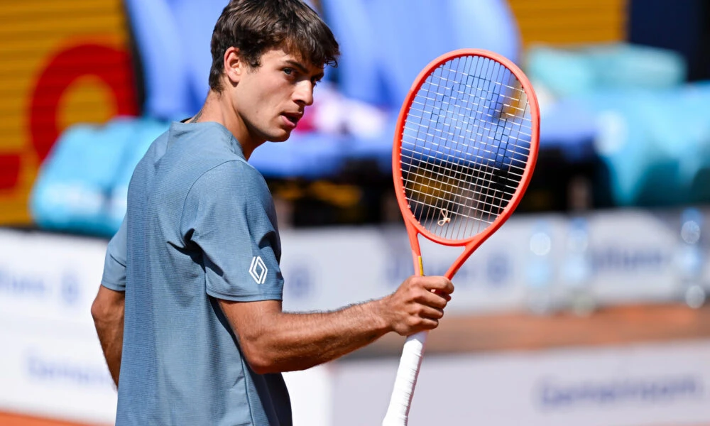 Flavio Cobolli celebra la vittoria nell’Atp Monaco