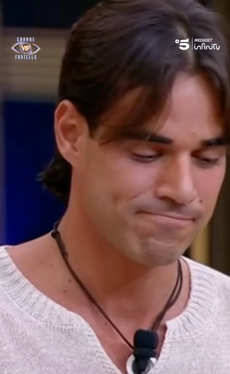 Primo piano di Nicolò Brigante al Grande Fratello Vip