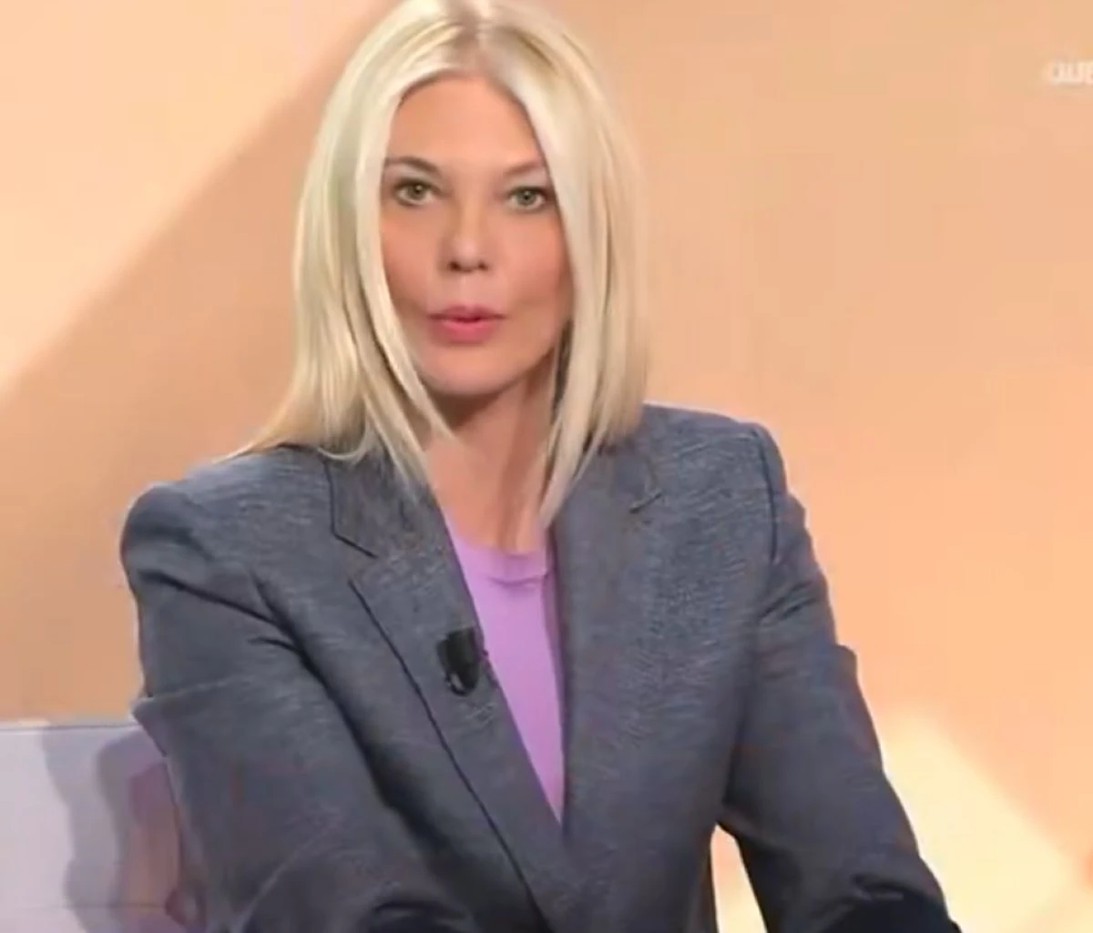 Eleonora Daniele in studio durante Storie Italiane