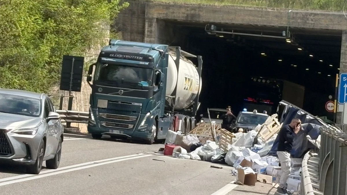 Tir precipita da un ponte in Abruzzo, incidente stradale grave