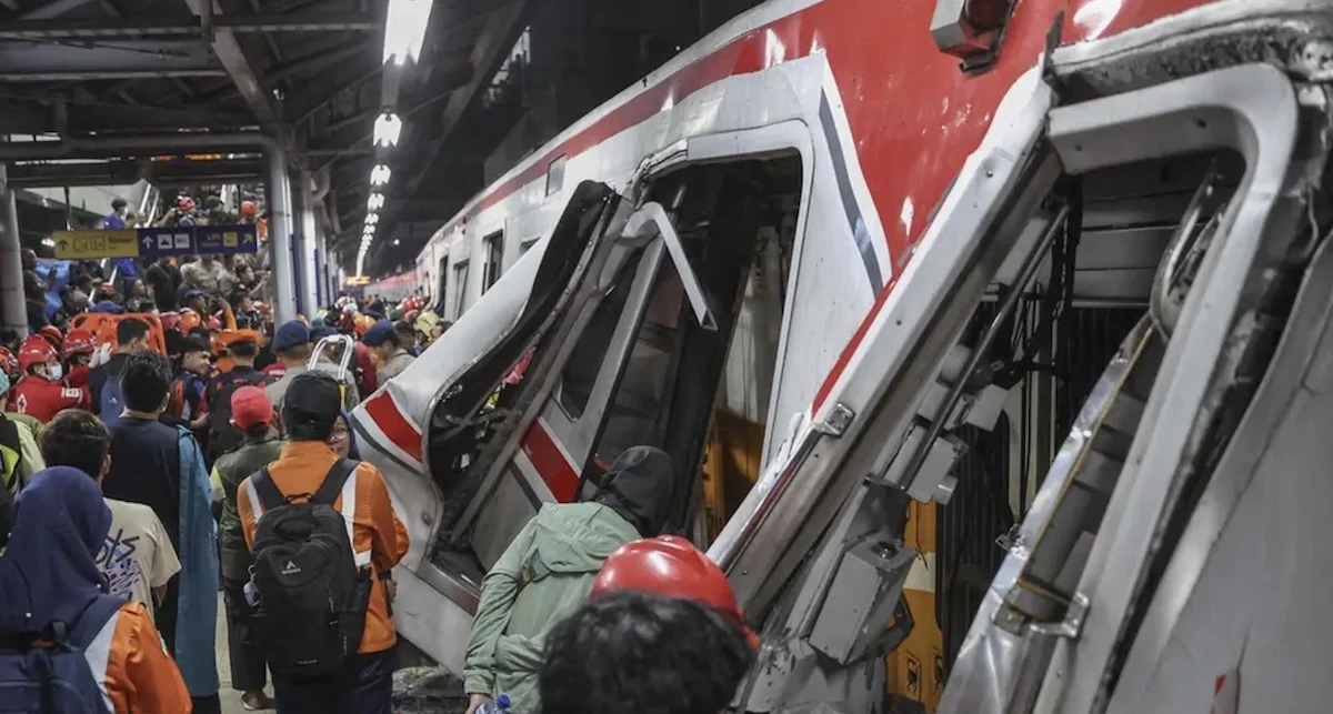 Scena dell'incidente ferroviario a Giacarta