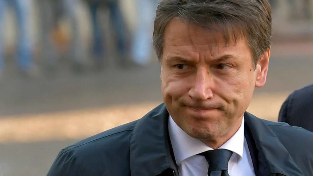 Giuseppe Conte durante un'intervista