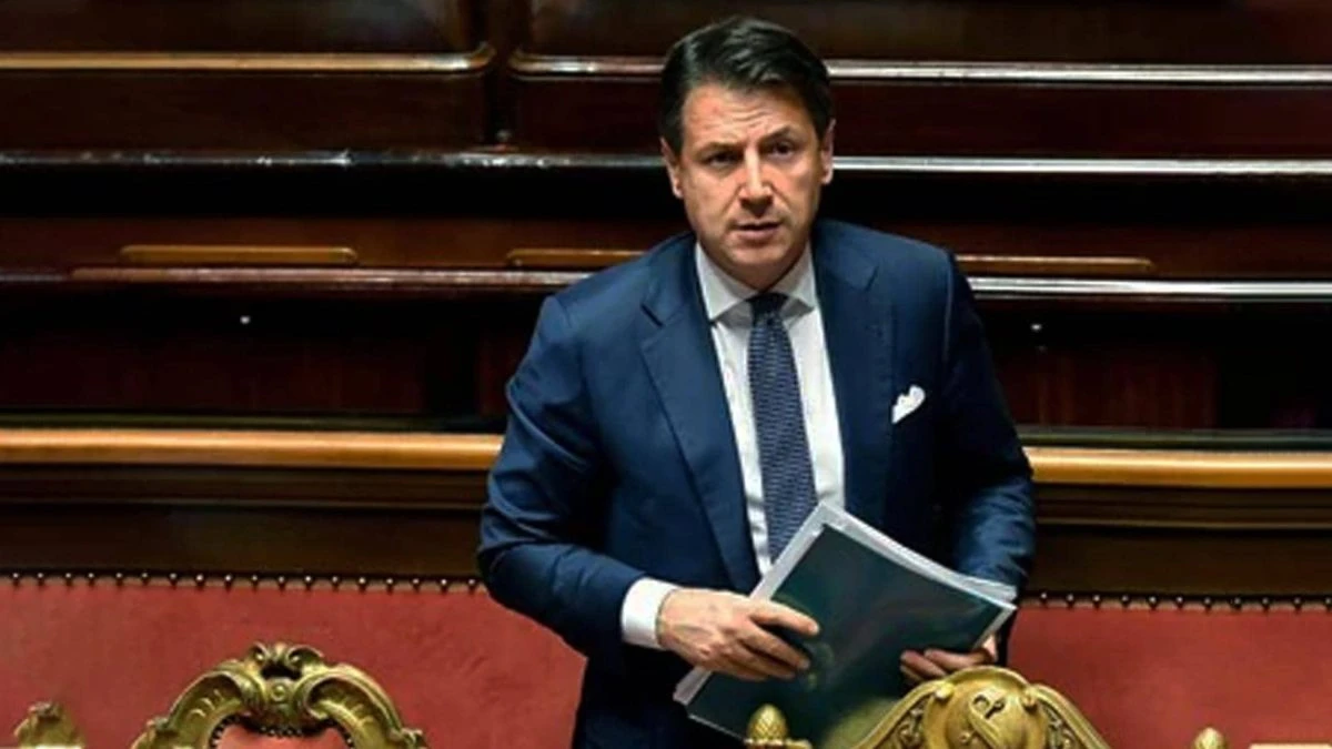 Camera nel caos, protesta shock contro Conte: deputati si presentano così in aula. Tensione altissima