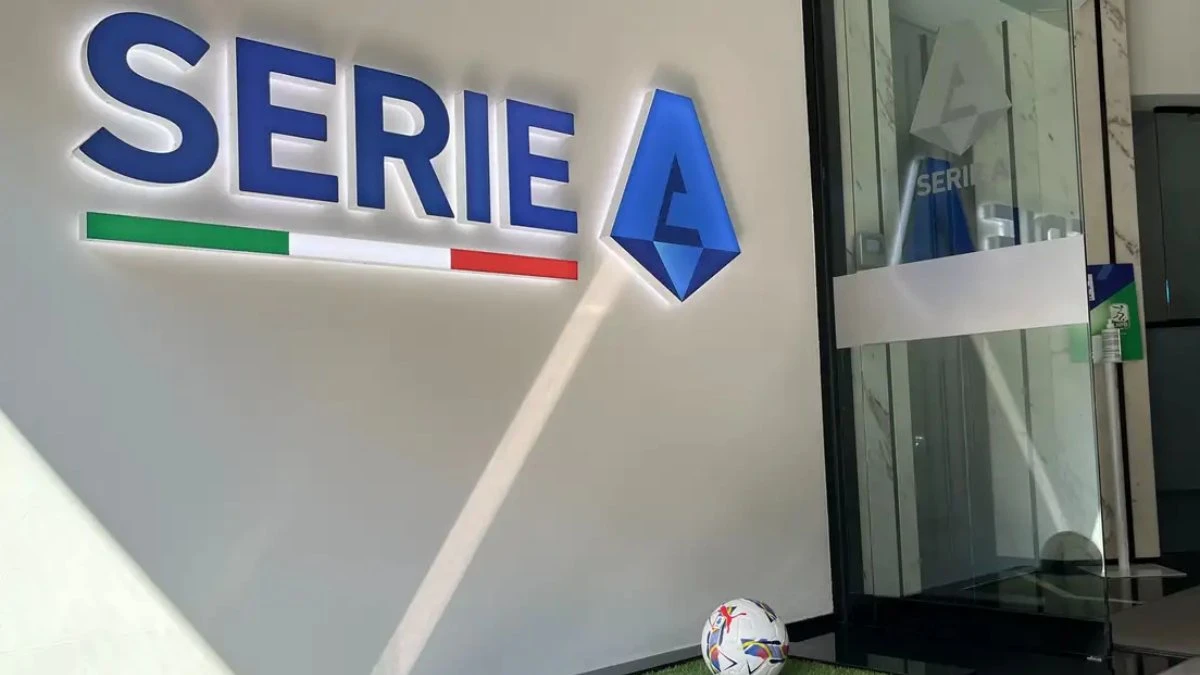 Arbitri Serie A in campo durante una partita