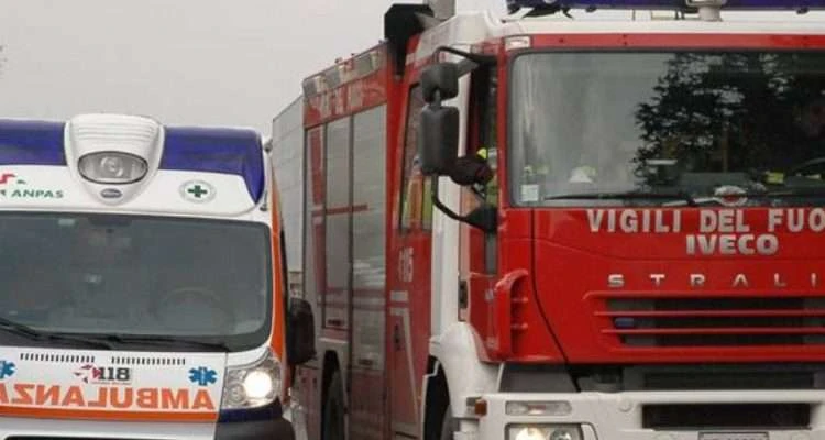 Vigili del fuoco e soccorsi sul luogo dell'incidente