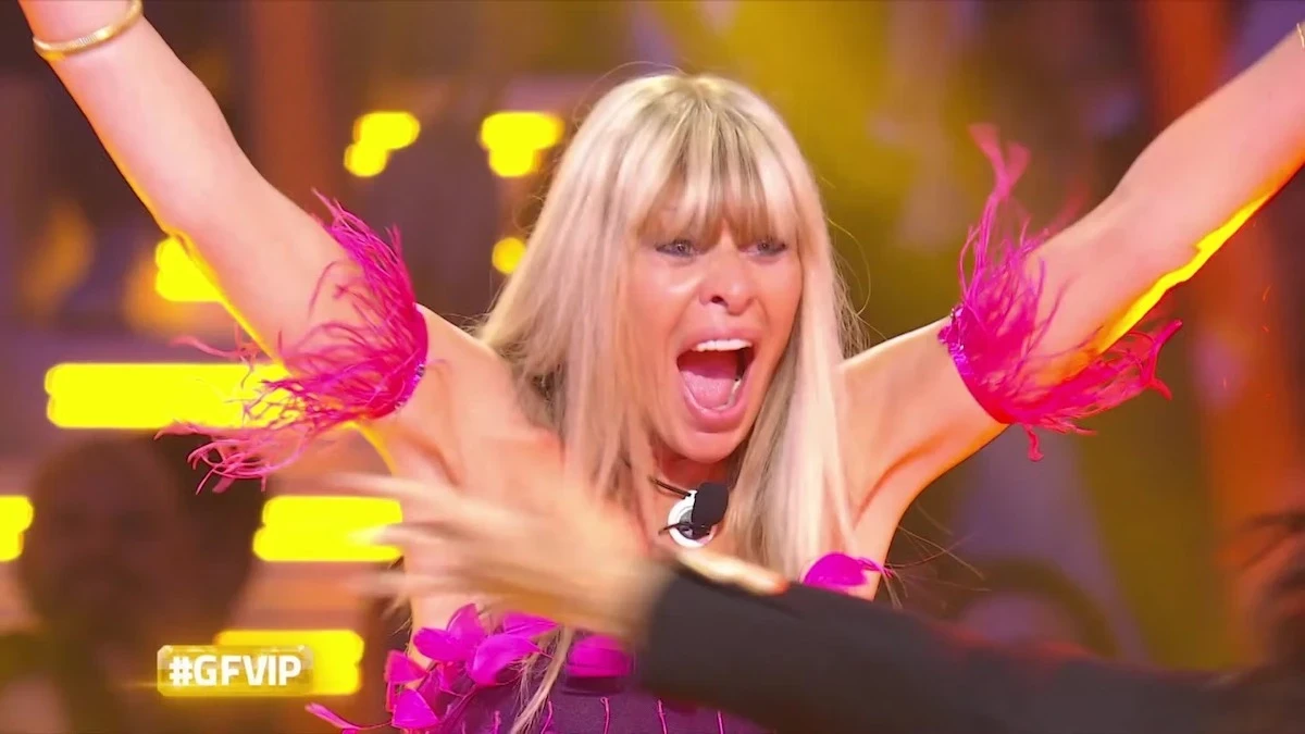 Alessandra Mussolini durante la finale del GF Vip 8