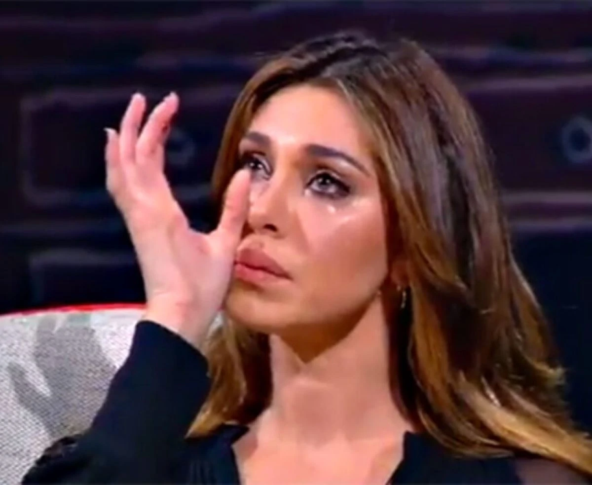 Belen Rodriguez in stato emotivo con lacrime
