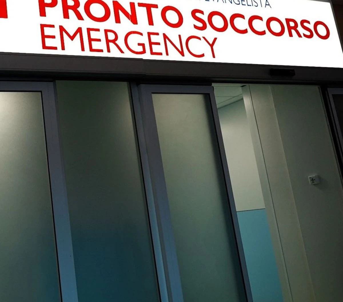 Ingresso dell'ospedale Policlinico di Milano