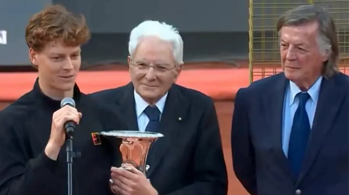Jannik Sinner durante la premiazione agli Internazionali d’Italia 2026