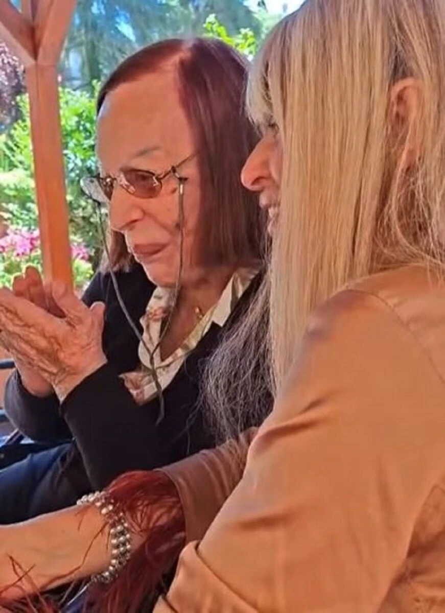 Alessandra Mussolini con la madre Maria Scicolone