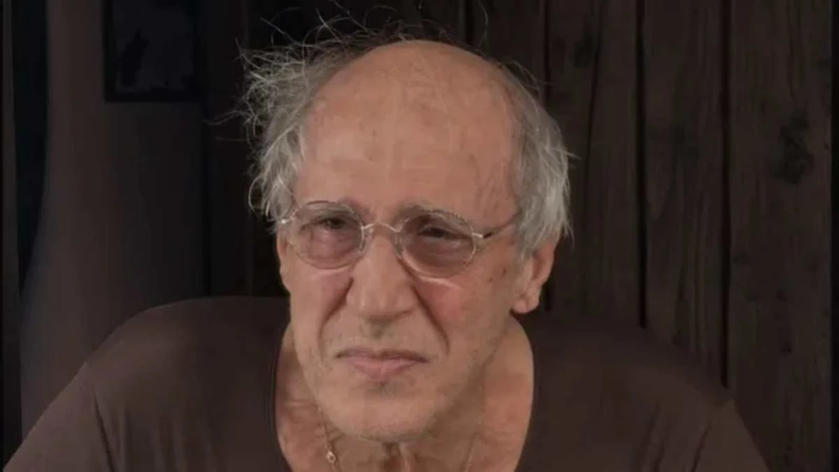Adriano Celentano durante un'esibizione