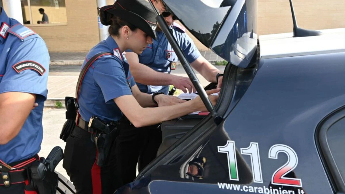 Bambino chiuso in auto sotto il sole