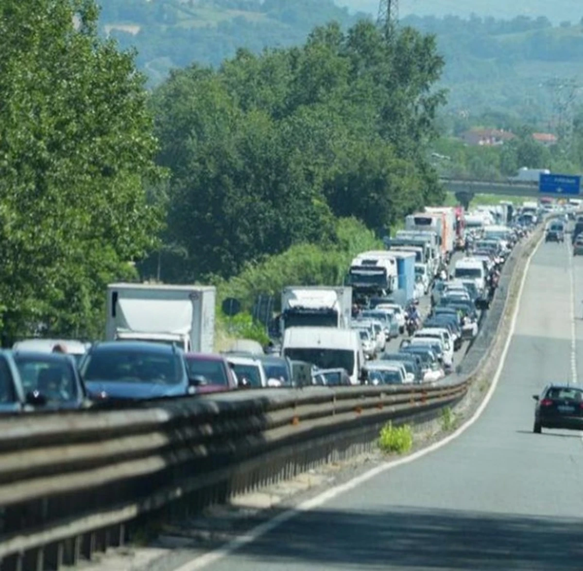 Incidente stradale in superstrada, veicoli coinvolti