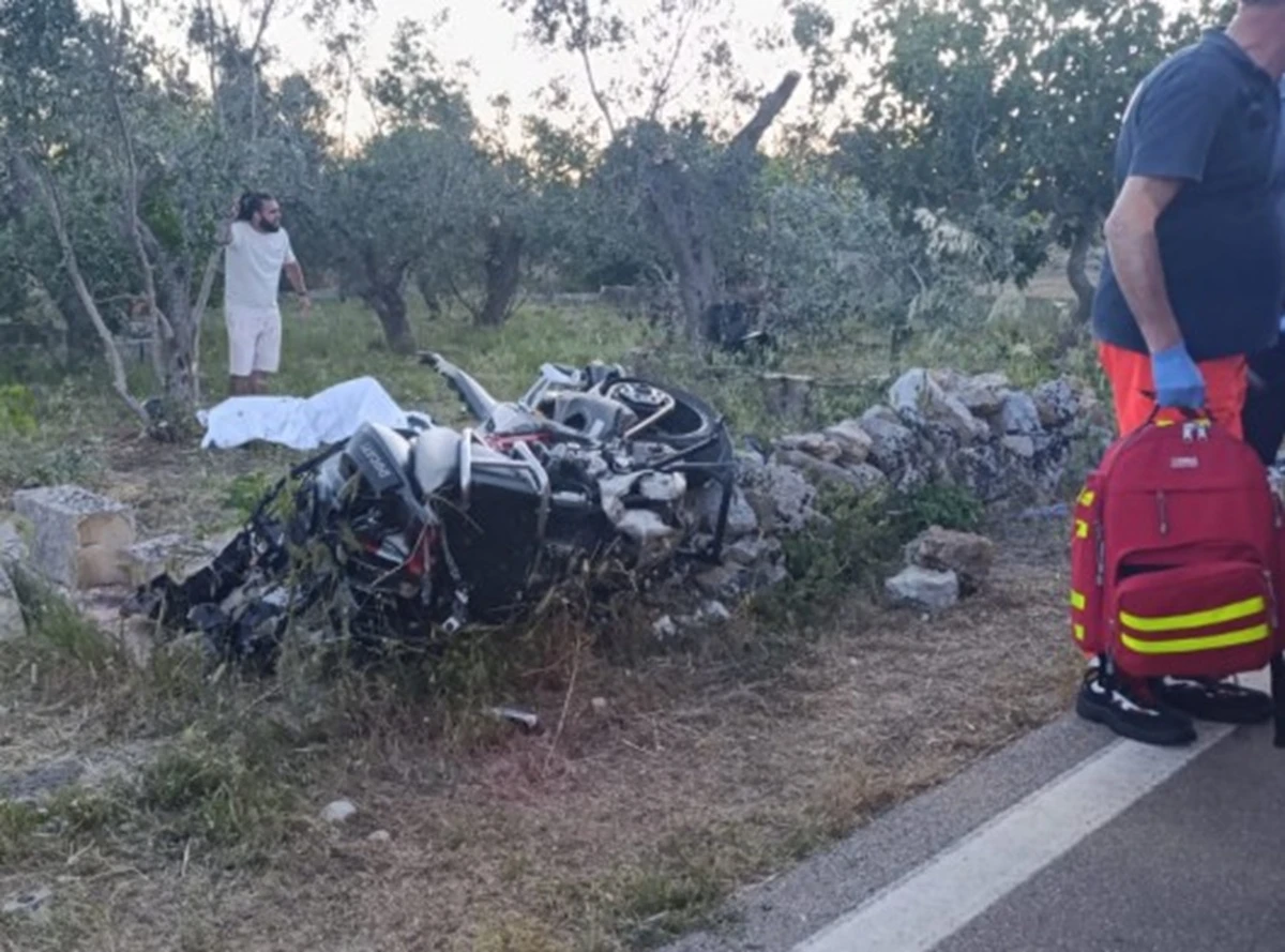Incidente stradale con intervento dei soccorsi