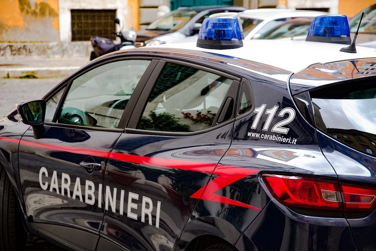 Ladro che si spaccia per carabiniere