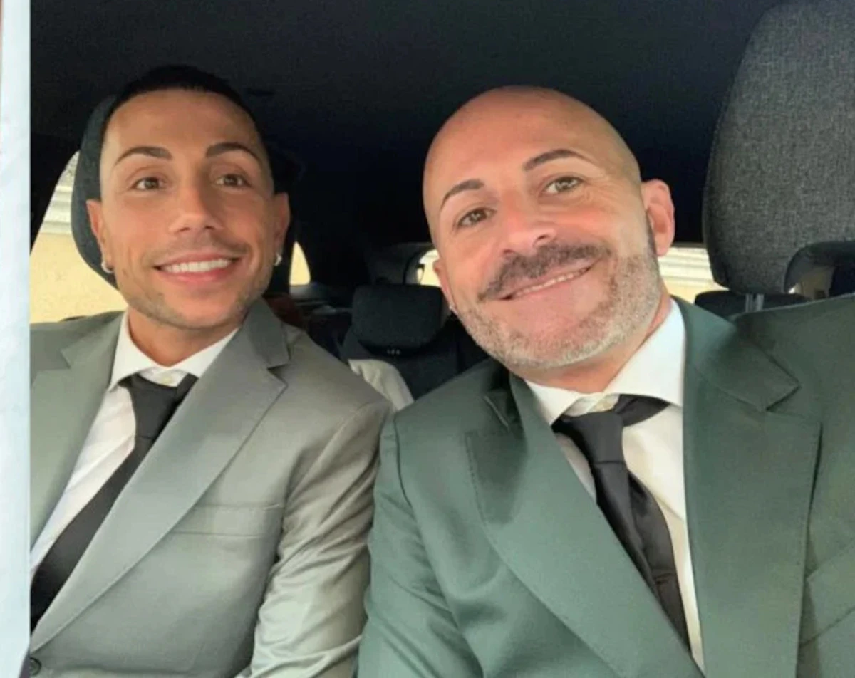 Manuel Aspidi durante la cerimonia di unione civile