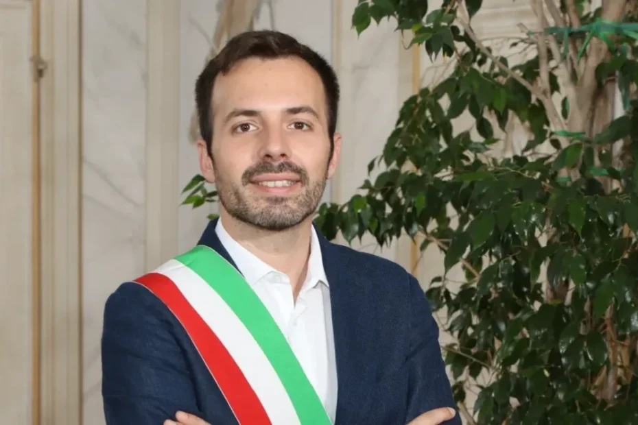 Andrea Tagliaferri durante il racconto dell’inseguimento ai ladri d’auto in autostrada