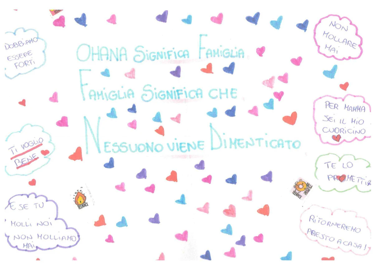 Valentina D’Acunto con lettere e appunti delle figlie Sarah e Alisya