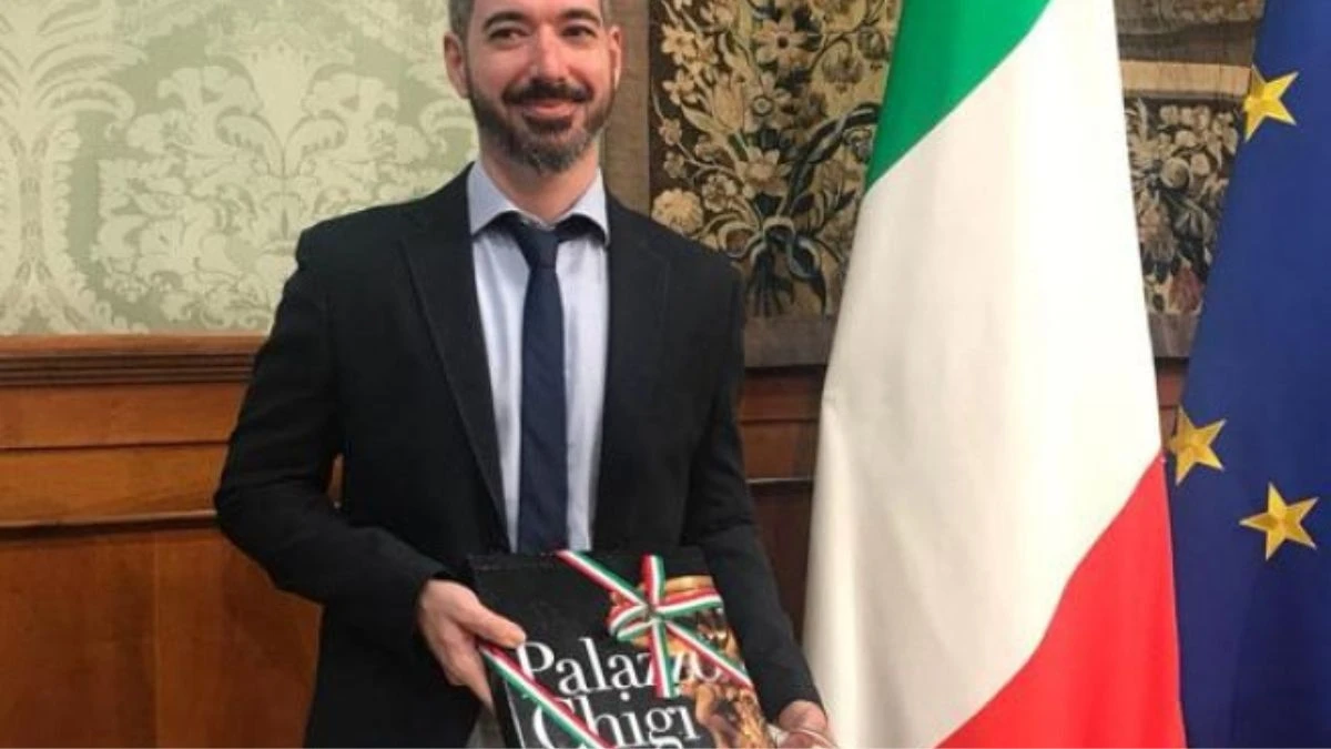 Matteo Fantuzzi durante una presentazione
