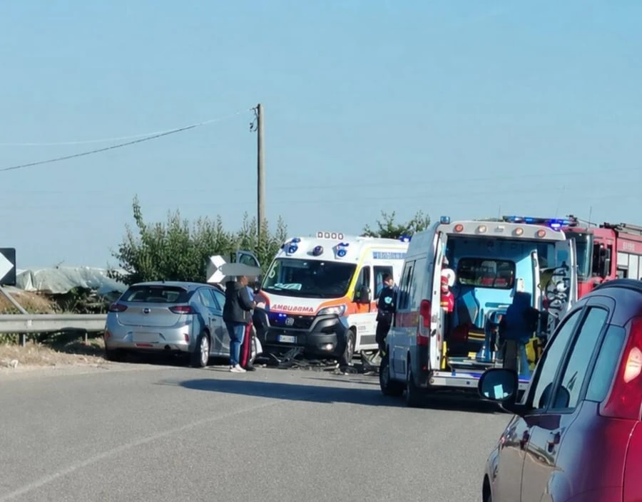 Intervento dei soccorsi dopo l'incidente tra Noicattaro e Capurso