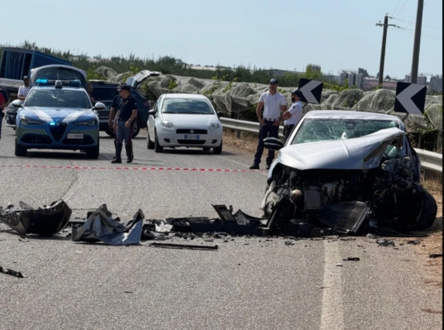 Polizia Stradale al lavoro sul luogo dell'incidente