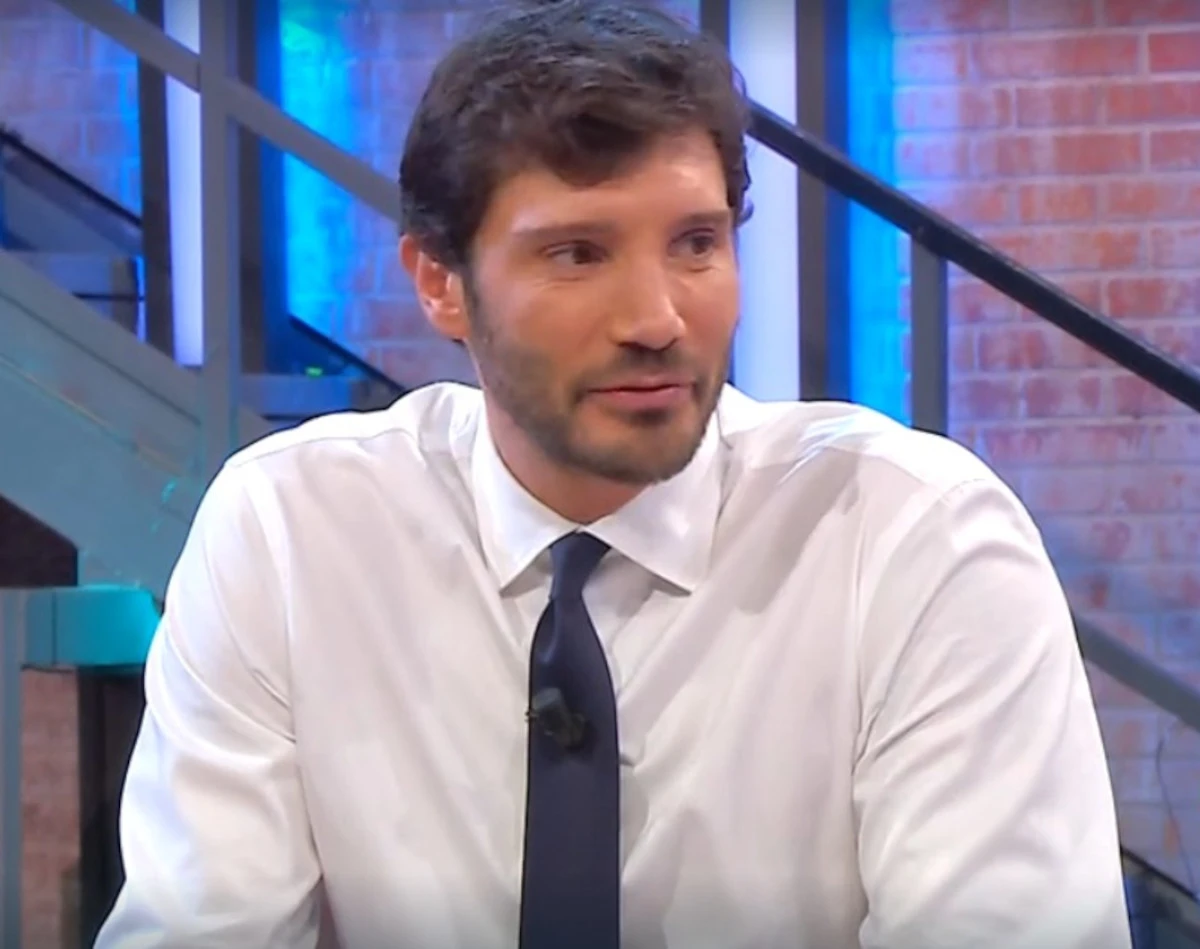 Thanat Pagliani durante una puntata di Affari Tuoi
