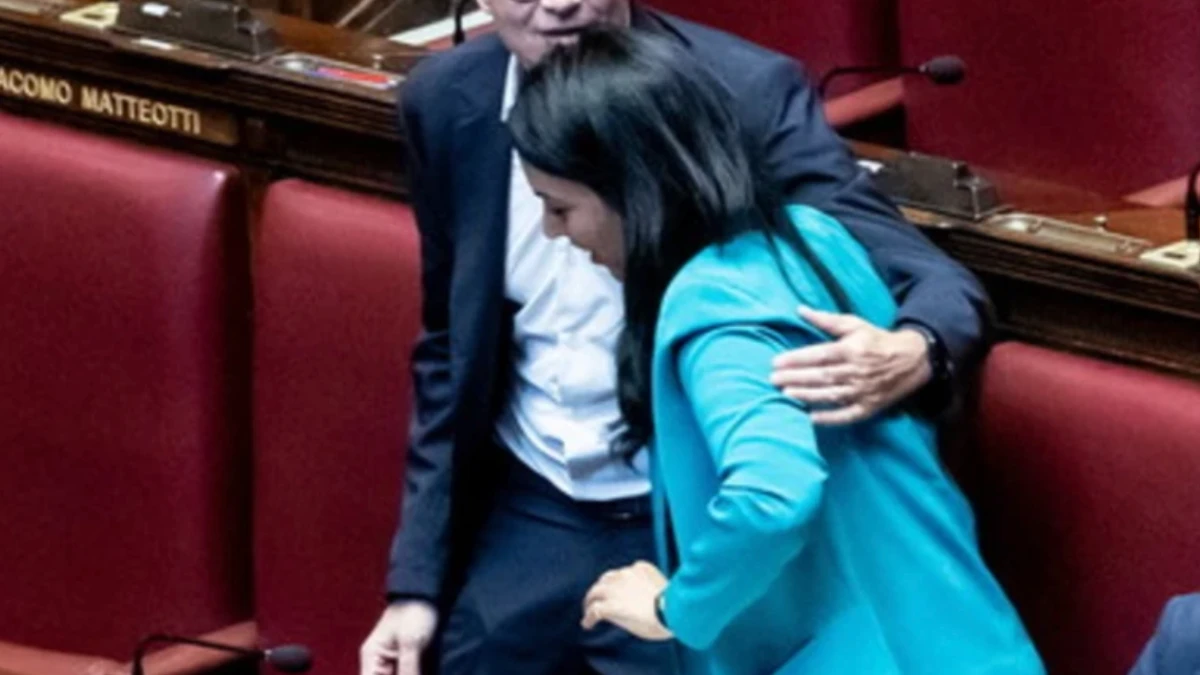 Caos alla Camera, deputata portata fuori dall’aula: “Violata”. Tensione altissima