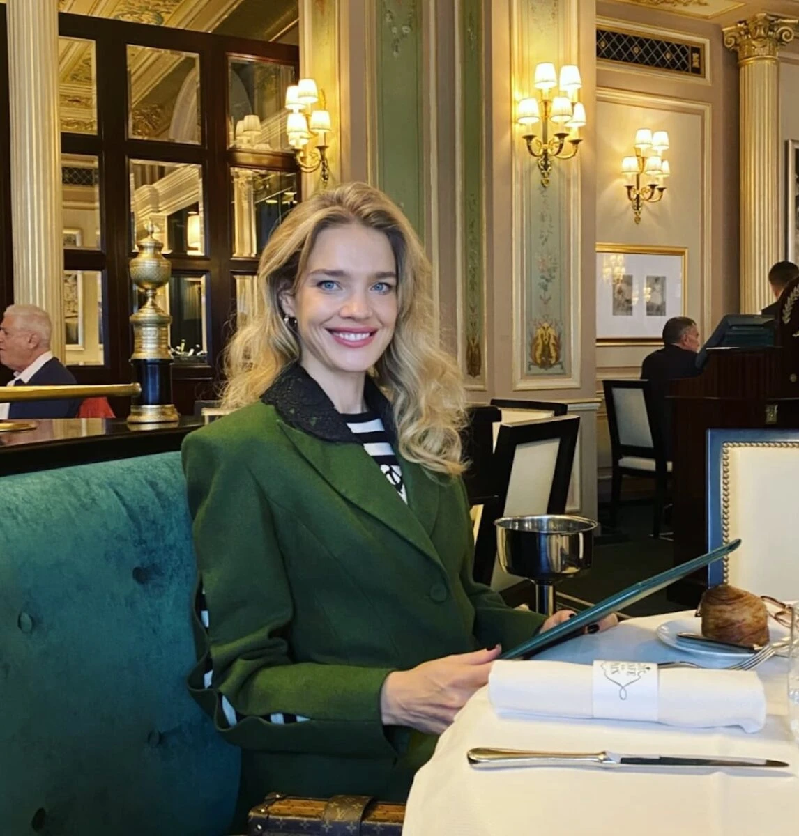 Natalia Vodianova sorridente durante una sfilata