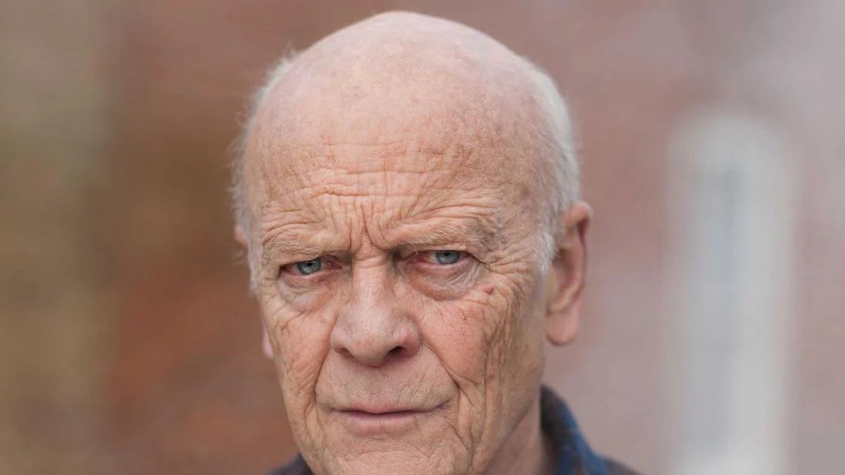 Michael Byrne durante una rappresentazione teatrale