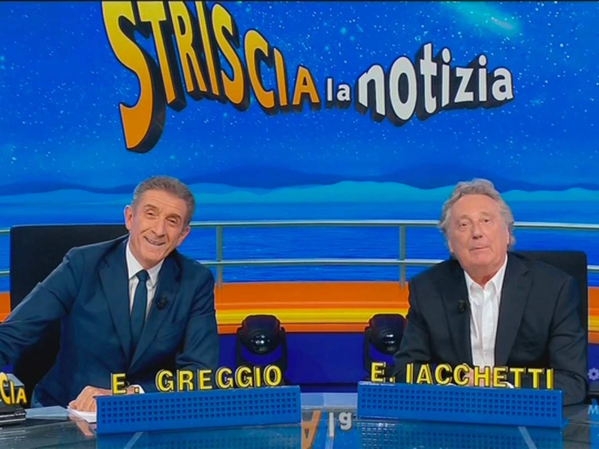 Enzo Iacchetti ed Ezio Greggio in una scena di Striscia la Notizia