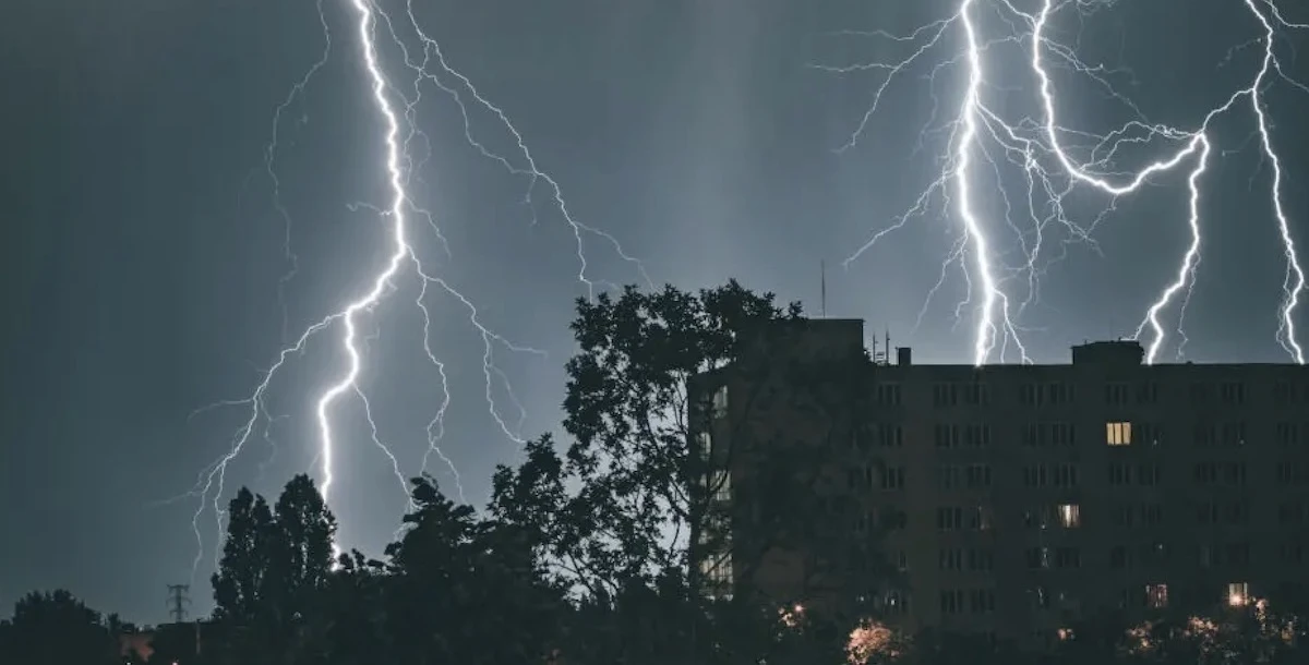 Maltempo, allerta meteo micidiale: temporali e afa. Le zone più a rischio