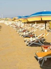 Bibione, tre arresti cardiaci in spiaggia: morto un turista