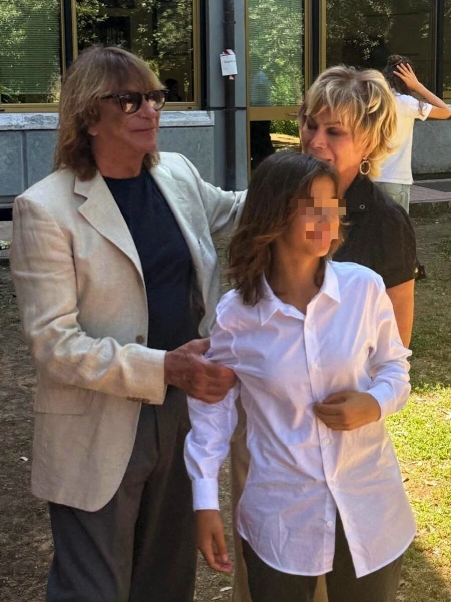 Maria durante l'esame di terza media, accompagnata dai genitori