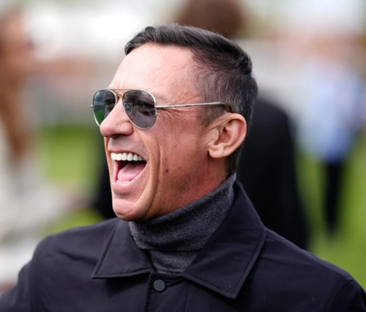 Frankie Dettori durante una gara di ippica