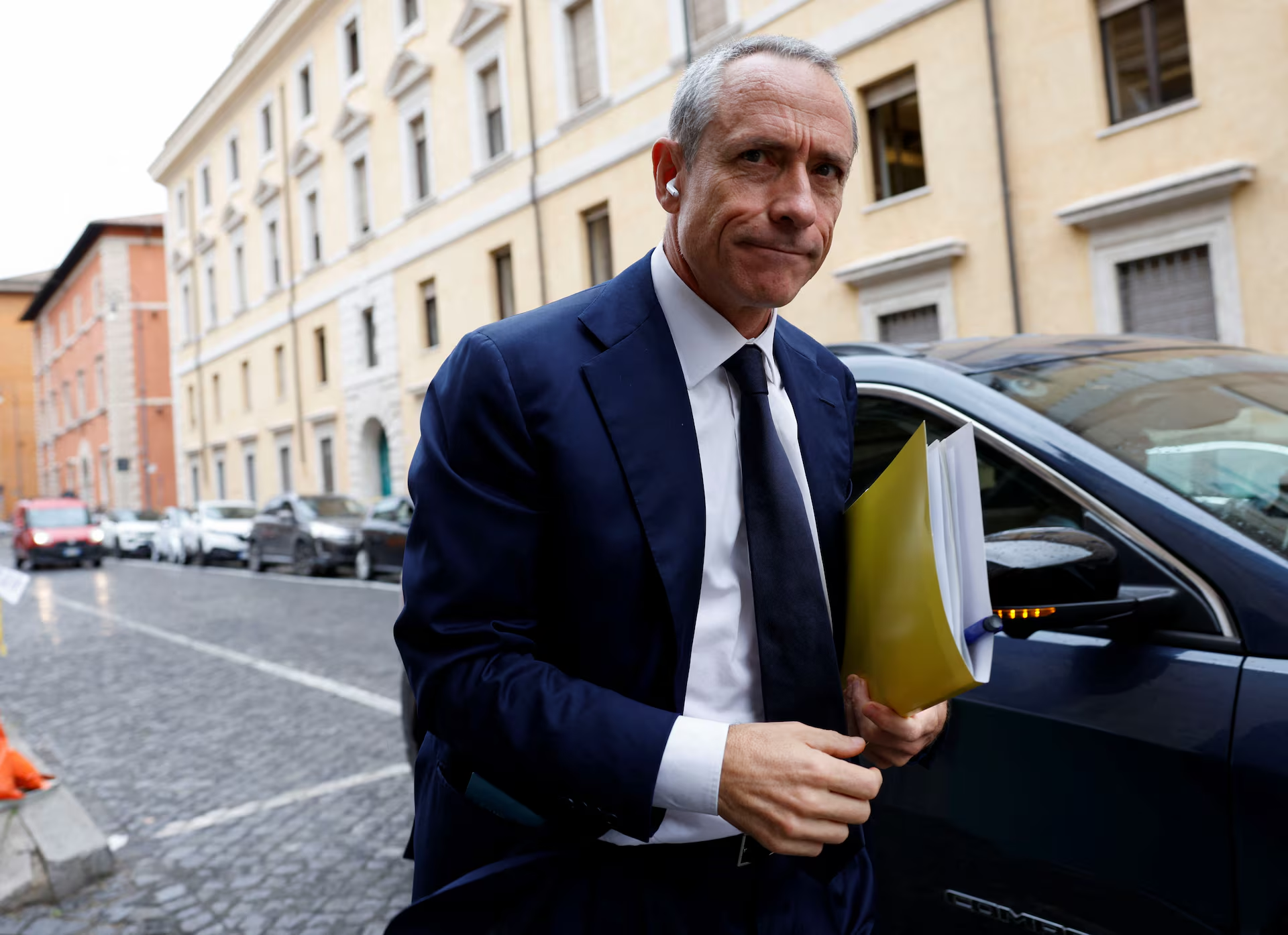 “Un accordo storico!” Poste Italiane Del Fante annunci l’intesa con i sindacati: “Ridisegniamo la rete.”